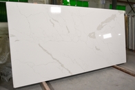 2.5g / Cm3 Carrara Quartz Stone Countertop สำหรับตู้ครัว